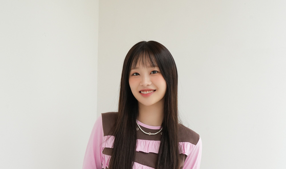 Solo artist Chuu will release her second EP ″Strawberry Rush″ on Tuesday. [ATRP]