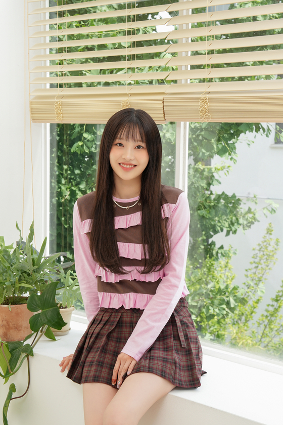 Solo artist Chuu will release her second EP ″Strawberry Rush″ on Tuesday. [ATRP]