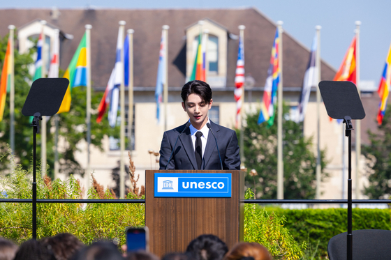 Joshua delivers a speech at Unesco headquarters in Paris on June 26, on behalf of boy band Seventeen [PLEDIS ENTERTAINMENT]