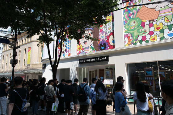 NewJeans opened its “Supernatural” pop-up store in Myeong-dong on Wednesday, ahead of the girl group’s Tokyo Dome fan meeting, set to be held on the same day and Thursday. [CHO YONG-JUN]