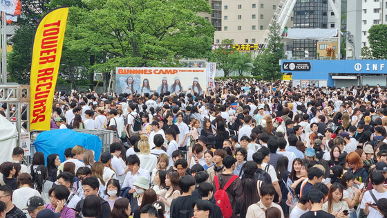 Fans fill the Tokyo Dome grounds hours before the ″Bunnies Camp 2024 Tokyo Dome″ meet and greet for girl group NewJeans on June 27 at Tokyo Dome, Japan. [YOON SO-YEON]