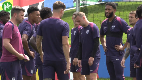 The English national team train ahead of the Euro 2024 round of 16 match against Slovakia on Sunday. [ONE FOOTBALL]