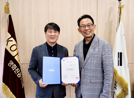 The newly appointed secretary general Park Duk-ho, left, and the Korean Film Council's chairperson Han Sang-jun [KOREAN FILM COUNCIL]