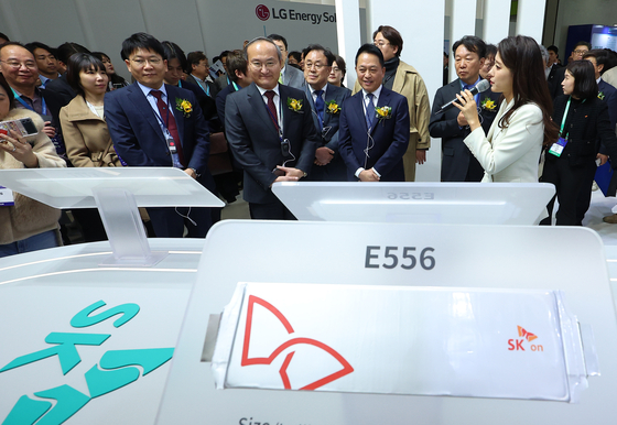 Heads of Korea's three largest battery makers, in the front row, tour SK On's booth at InterBattery 2024 in southern Seoul in March. [YONHAP]