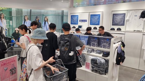 Customers look through products at NewJeans' pop-up store in Shibuya, Japan, on June 26. [YOON SO-YEON]