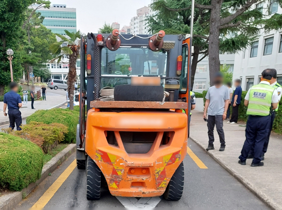 The forklift that caused a fatal accident at Pusan National University in June [YONHAP]