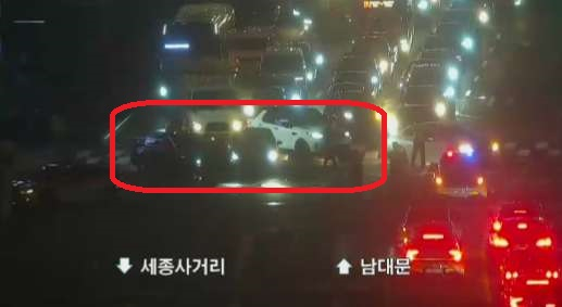 An image of the site of a car accident near an intersection near City Hall Station in Jung District, central Seoul on Monday evening provided by the Seoul Transport Operation & Information Service. [JOONGANG ILBO]