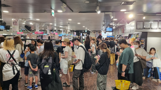 Customers line up to buy K-pop albums at Tower Records' fifth-floor K-pop hall on June 25 at Shibuya, Japan. [YOON SO-YEON]