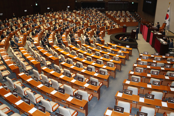 Empty seats are seen at the National Assembly in Yeouido, western Seoul, as conservative People Power Party lawmakers boycotted a parliamentary interpellation session on politics, diplomacy, unification and security issues Tuesday. [NEWS1]