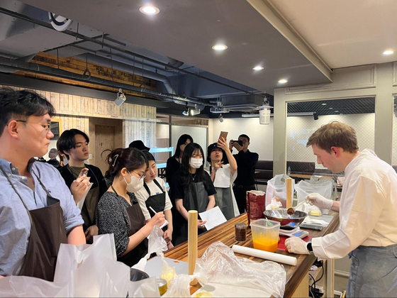 Boyaval Pablo, a pâtissier from France, demonstrates how to make Paves Breton at the first UN Peace Table program held on May 3. [LEE SOO-HYUN] 