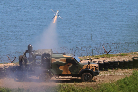 A Spike anti-tank missile is fired from Yeonpyeong Island during the South Korean Marine Corps' first live-fire artillery exercise in seven years near the Northern Limit Line on June 26. [YONHAP]