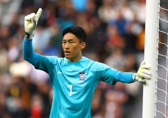 Kim Seung-gyu appears for Korea during a friendly against Saudi Arabia at St James' Park in Newcastle on Sept. 12, 2023.  [REUTERS/YONHAP]