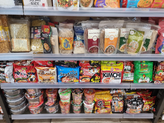 Korean instant noodles at a grocery store in Mumbai, India [JOONGANG ILBO]