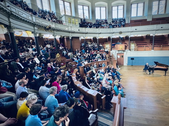 Composer Kim Hyung-suk delivers a special lecture about the history and future of K-pop in Oxford University, London, on July 4 [KIM HYUNG-SUK]