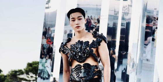 Ateez member San dressed up for the Dolce & Gabbana show [SCREEN CAPTURE]