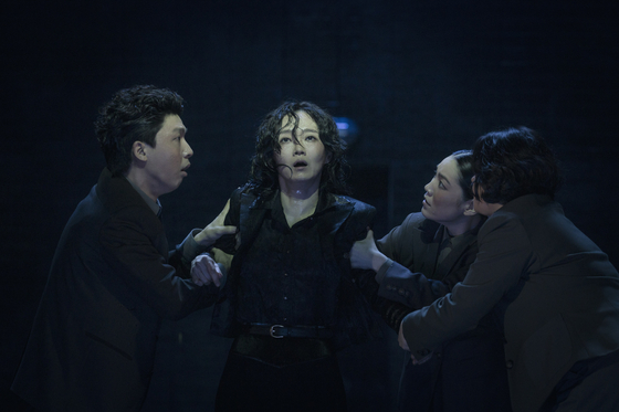 A scene from the National Theater Company of Korea's adaptation of ″Hamlet,″ starring actor Lee Bong-ryeon as the titular character, center [NATIONAL THEATER COMPANY OF KOREA]