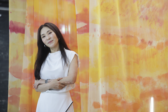 Singer Jang Hye-jin in front of her work at the art exhibition “bbuck on & off” in Itaewon in central Seoul (ARTVERSE)