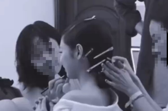 Jennie gets her makeup done in the video, holding an e-cigarette [SCREEN CAPTURE]