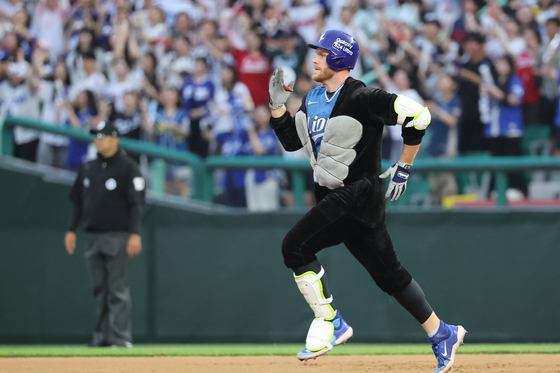 David MacKinnon is running the bases after hitting a double in a King Kong costume on Saturday in Incheon. [YONHAP]