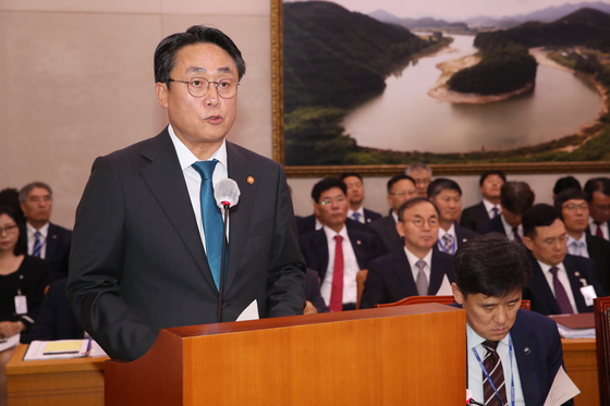 Oceans Minister Kang Do-hyung said Wednesday his ministry will firmly protect the nation's maritime territories, including the easternmost islets of Dokdo. [NEWS1]