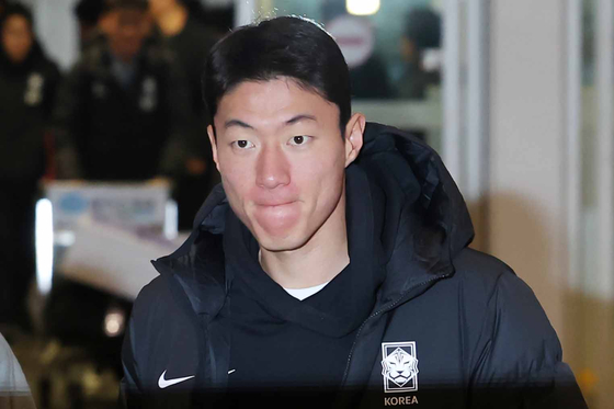 Footballer Hwang Ui-jo is seen at Incheon International Airport on Nov. 19, 2023. [NEWS1]