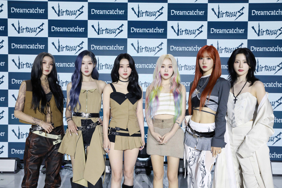 Girl group Dreamcatcher poses for the cameras at the showcase for its new EP "VirtuouS" held in Ilchi Art Hall, Gangnam District, southern Seoul on July 10. [DREAMCATCHER COMPANY]