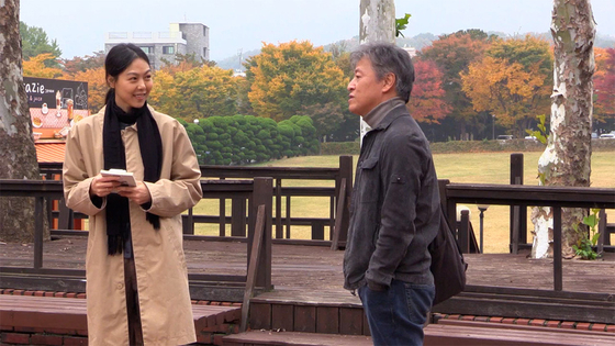 A still from director Hong Sang-soo's latest film ″By The Stream″ [JEONWONSA FILM]