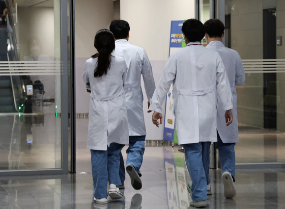 Medical professionals walk inside Korea University Anam Hospital in Seongbuk District, central Seoul, on Thursday, a day before the hospital's medical professors go on an indefinite strike. [NEWS1] 