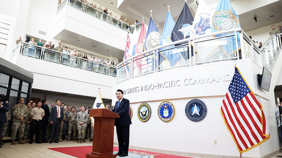 President Yoon Suk Yeol gives an address with hundreds of military personnel looking on during a visit to the Indo-Pacific Command's headquarters in Camp Smith, Hawaii, on Tuesday. [JOINT PRESS CORPS]