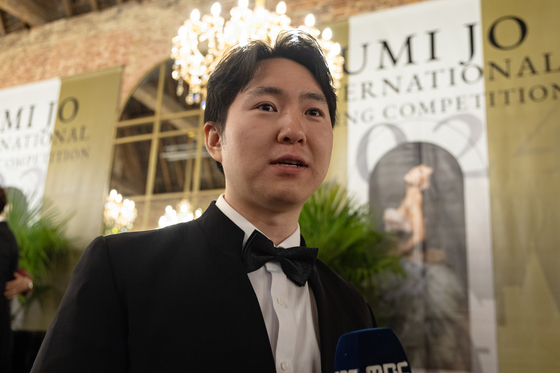 Korean tenor Lee Ki-up, third-place winner of the first Sumi Jo International Singing Competition, answers questions from the press on July 12 at the Chateau de La Ferte-Imbault. [NEWS1]