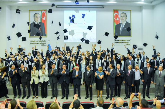 Students that graduated from the INHA-BEU Dual Degree Program throw their graduation caps during the program's first graduation ceremony. [INHA UNIVERSITY]