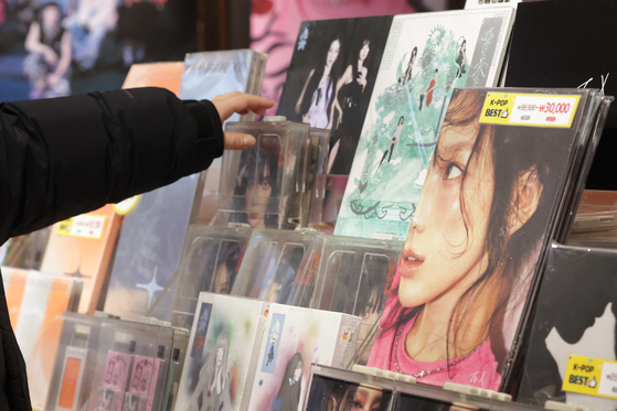 K-pop CDs and records displayed at a store in downtown Seoul. [YONHAP]