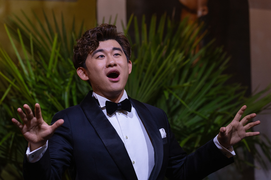 Chinese baritone Li Zihao sings during the Sumi Jo International Singing Competition on Saturday. He placed first. [NEWS1]