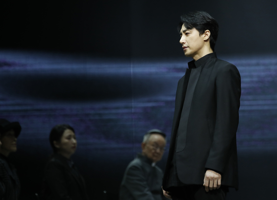 Shakespeare's famous tragedy ″Hamlet″ is being staged at the Hongik Daehangno Arts Center in central Seoul. [NEWS1] 