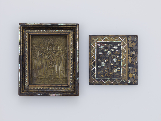 A Japanese Christian icon case made with maki-e and mother-of-pearl inlay from the 16th to 17th century [TOKYO NATIONAL MUSEUM]
