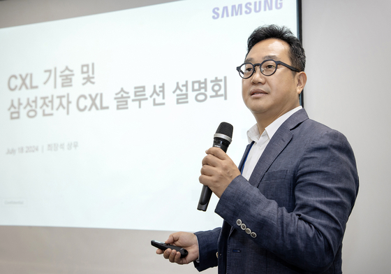 Choi Jang-seok, vice president of the New Business Planning Team at Samsung Electronics, speaks in a briefing held in central Seoul on Thursday. [SAMSUNG ELECTRONICS]