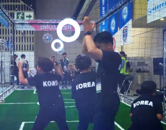 Korean players cheer after scoring a goal during the pre-World Cup drone soccer tournament held in Songdo, Incheon, in May, in a video provided by the Camtic Institute of Technology. [CAMTIC INSTITUE OF TECHNOLOGY]