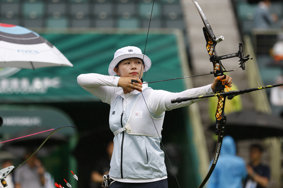 Lim Si-hyeon prepares her shot at a special match before a K League game at Jeonju World Cup Stadium in Jeonju, North Jeolla on June 29. [NEWS1]