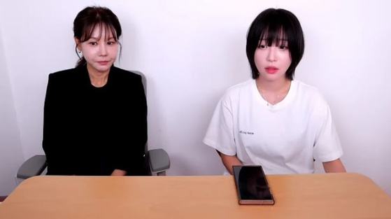 YouTuber Tzuyang, right, and her lawyer, Kim Tae-yeon, in a livestream on Thursday [SCREEN CAPTURE]