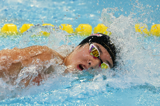 Kim Woo-min competes in the men's 400-meter relay at the 104th National Sports Festival at Mokpo Indoor Swimming Pool in Mokpo, South Jeolla on Oct. 17, 2023. [YONHAP]