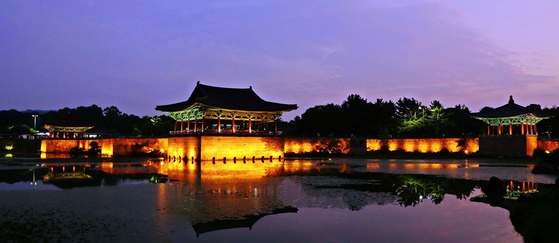 Donggung Palace and Wolji Pond at night in Gyeongju, North Gyeongsang [GYEONGJU CITY OFFICE]