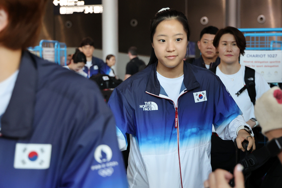 Table tennis player Shin Yu-bin arrives with the South Korean main delegation for the Paris Olympics at Paris Charles de Gaulle Airport in France on Saturday. [NEWS1]