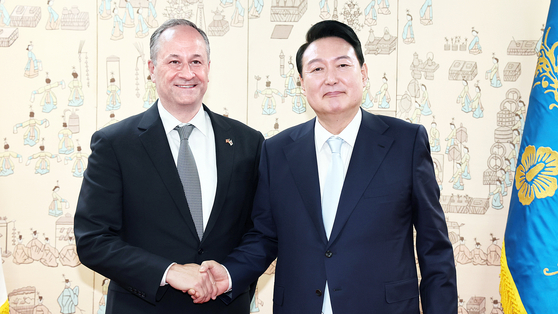 Korean President Yoon Suk Yeol, right, poses for a photo with U.S. second gentleman Douglas Emhoff at his office in Seoul on May 10, 2022. Emhoff and his congratulatory delegation attended Yoon's inaugural ceremony earlier in the day. [JOINT PRESS CORPS]