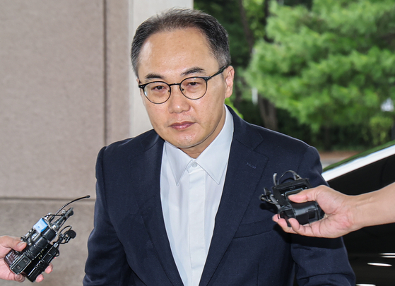 Prosecutor General Lee One-Seok responds to reporters on his way to work at the Supreme Prosecutors' Office in Seocho District, southern Seoul, on Tuesday. [NEWS1] 