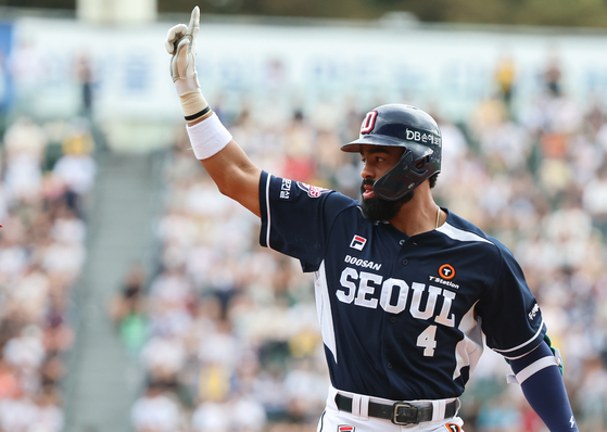 Henry Ramos celebrates after recording a hit for the Doosan Bears against the LG Twins at Jamsil Baseball Stadium in southern Seoul on Sunday.  [NEWS1]