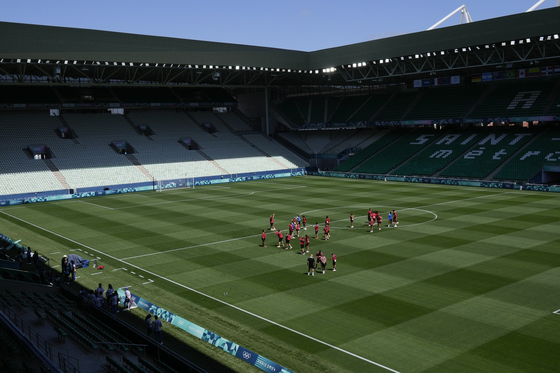 Canadain players walk on the pitch ahead of a match at Geoffroy-Guichard Stadium in Saint-Etienne, France ahead of the Paris Olympics on Tuesday. [AP/YONHAP] 