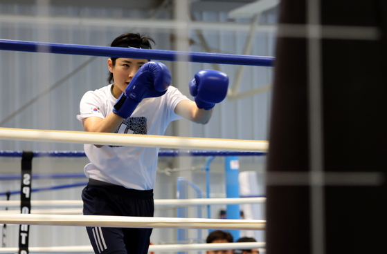 Korean boxer Oh Yeon-ji trains in Paris on July 21.  [NEWS1]