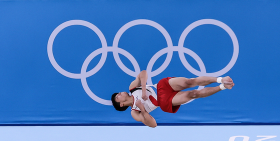 Ryu Sung-hyun competes in the men's individual floor exercise at the Ariake Gymnastics Stadium in Tokyo, Japan on Aug. 1, 2021. [JOINT PRESS CORPS]