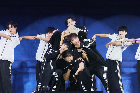 Boy band Seventeen performs at “Seventeen in Carat Land,” which was held in Gocheok Sky Dome in Guro District, western Seoul, on Wednesday. [PLEDIS ENTERTAINMENT]