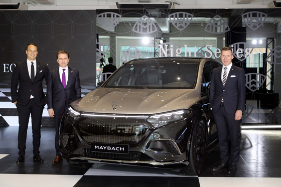 Mathias Vaitl, far right, CEO of Mercedes-Benz Korea, Daniel Lescow, center, head of Mercedes-Maybach at Mercedes-Benz Group, and Kilian Thelen, vice president of product, marketing and digital business at Mercedes-Benz Korea, pose for a photo with the Mercedes-Maybach EQS SUV during a media event Thursday in eastern Seoul. [MERCEDES-BENZ KOREA]